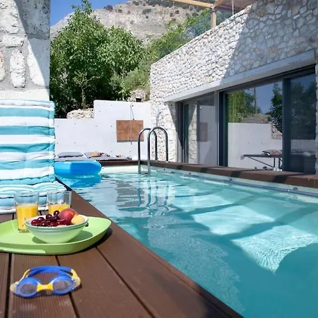 Accessible Katoi Villa Angón